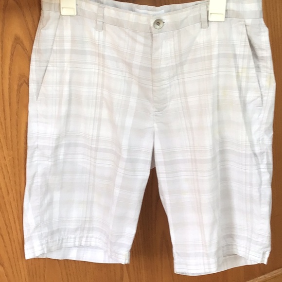 Calvin Klein White Flat Front Shorts for Summer - Picture 2 of 6